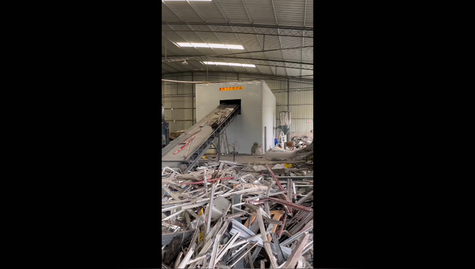 斷橋鋁破碎機處理廢舊斷